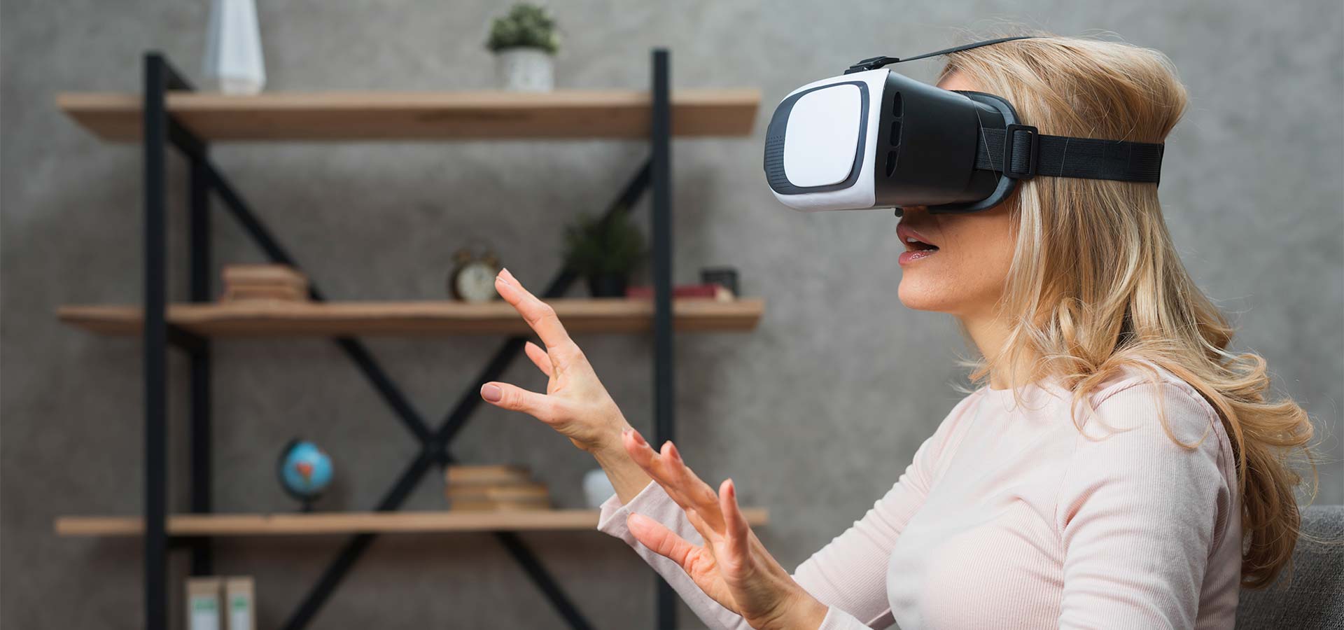 woman-with-vr-glasses
